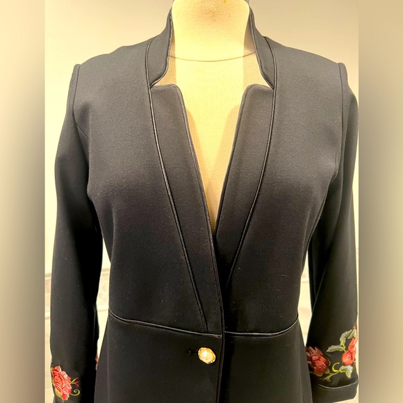 Chico’s Black Embroidered Blazer Jacket Jersey Size Small - Picture 2 of 10